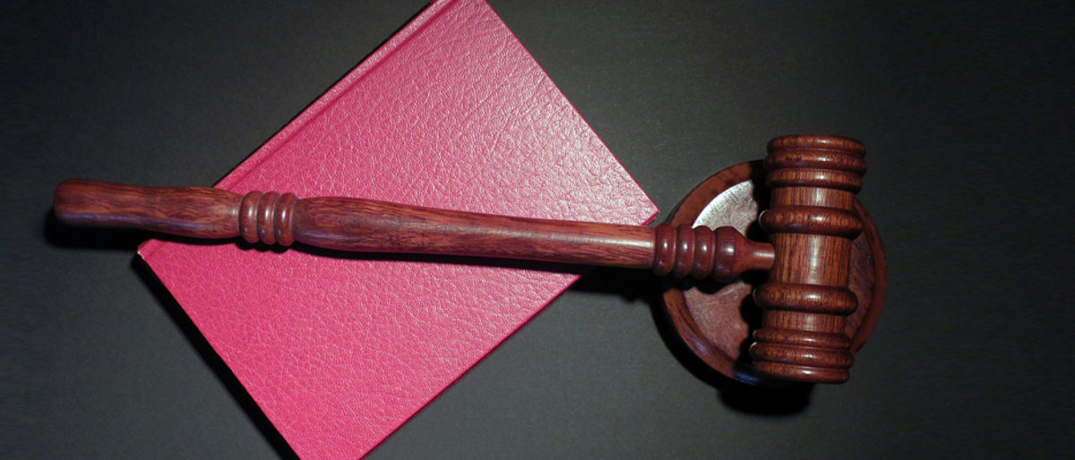 Recht, Gesetz, Buch. Bild: succo / pixabay.com