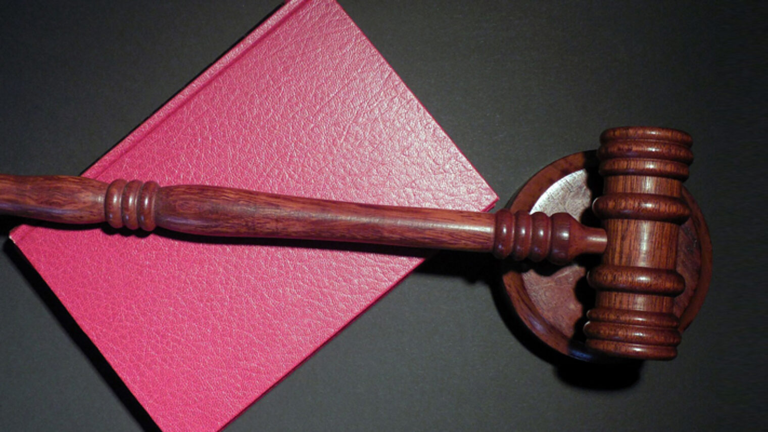 Recht, Gesetz, Buch. Bild: succo / pixabay.com