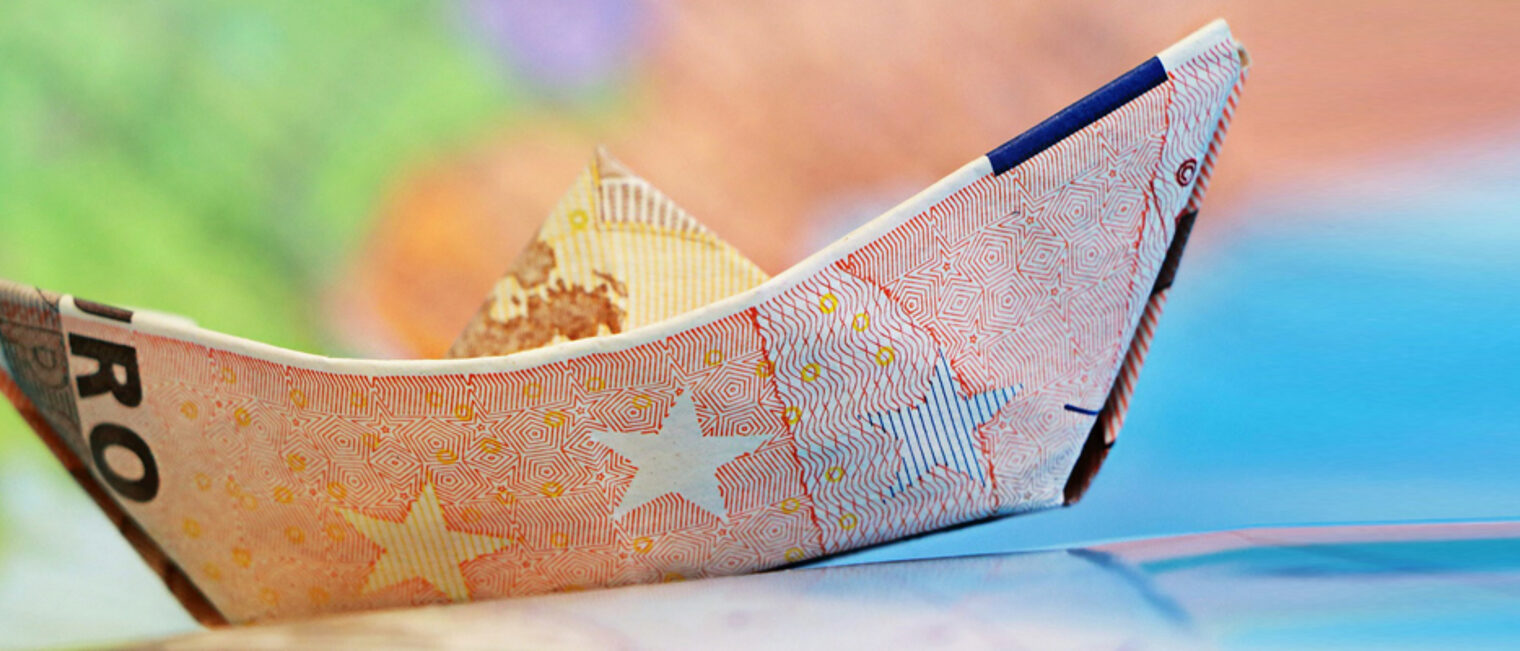 Euro, Geld, Boot. Bild: klimkin / pixabay.com
