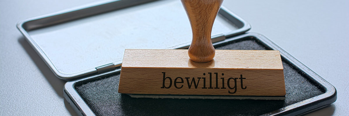 stempel, bewiliigung, bewilligt, genehmigung, genehmigt, erlaubnis, erlaubt, stempelkissen, abgestempelt, stempeln, gestempelt, holzstempel, bro, arbeitsplatz, sekretariat, verwaltung, behrde, brokratie, brokratisch, bearbeitung, papierkram, vorlage, stempelvorlage, stampiglie, stempelabdruck, siegel, notar, beglaubigen, beglaubigung, amt, amtlich, schreibtisch, schreibwaren, broausstattung, brobedarf