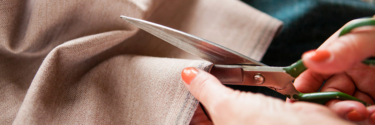 Tailor. Woman Hands notch tailor tailor's scissors cloth. Close Up. Schlagwort(e): tailoring, tailor, clothing, clothes, cutting, cut, fabric, seamstress, crafts, design, patterns, studio, table, hands, hand, template, occupation, designer, fashion, room, knife, skin, sew, style, work, sewing, scissors, claw, craft, tool, clutch, process, dressmaker, atelier, thread, worker, spool, equipment, seamstress, needle, manufacturing, close, stitch, sew, make, industry, detail, housewife, basting, textile
