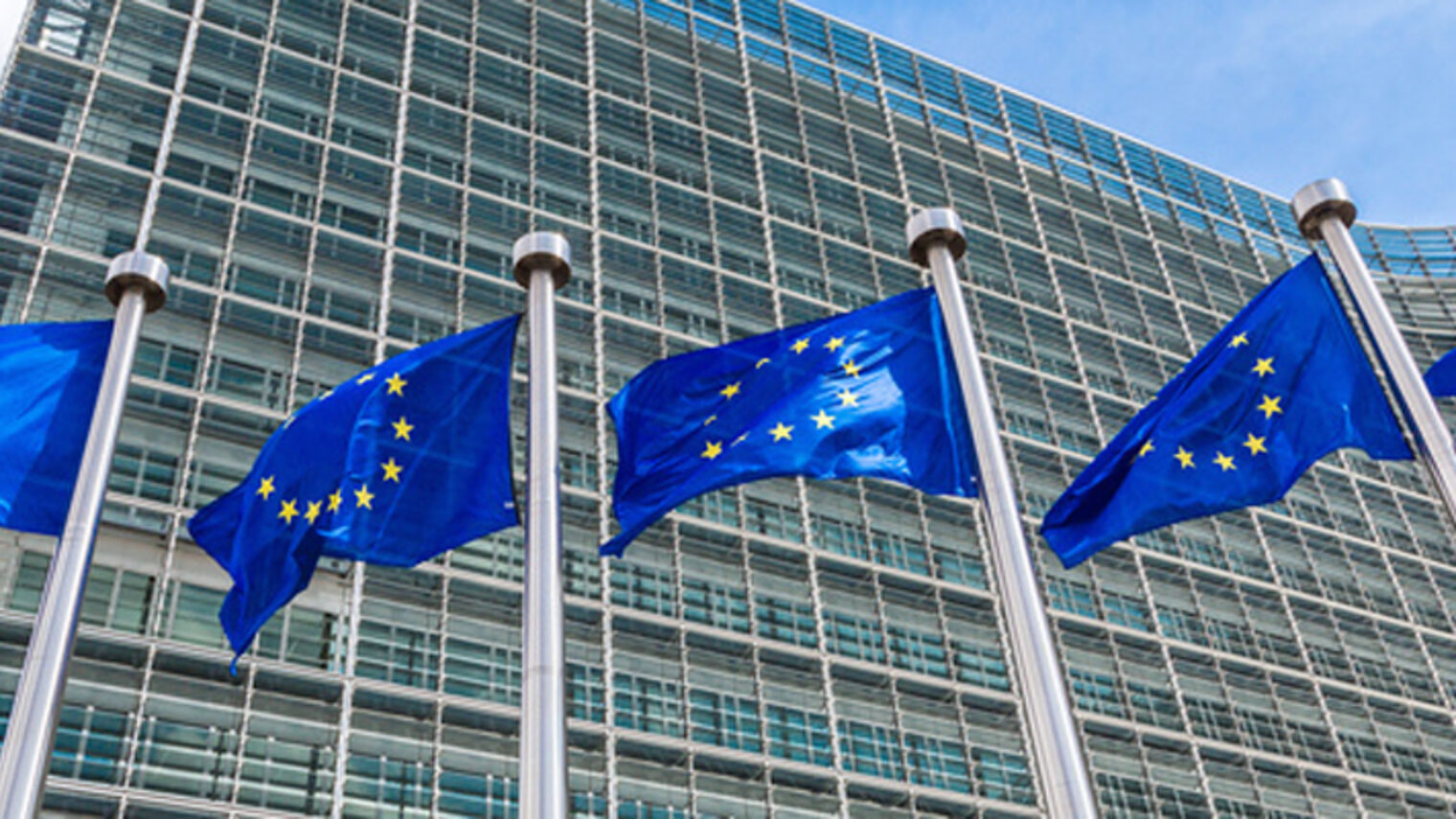 European flags in front of headquarters of European commission in Brussels in summer day Schlagwort(e): european, commission, eu, brussels, union, flag, parliament, crisis, euro, building, belgium, council, europe, berlaymont, flags, blue, community, international, legislation, symbol, debt, politics, ecb, legal, political, law, summit, star, benelux, outdoors, alliance, institutional, identity, headquarters, government, central, exterior, house, flagpole, flagstaff, day, sky, summer, wind, wave, waving flag, waving, travel