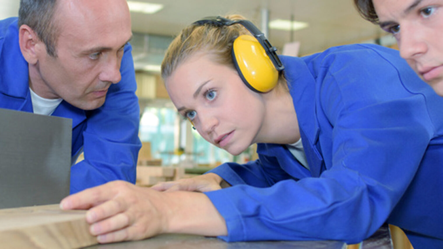 Female apprentice carpenter at work Schlagwort(e): _#C_10722, _#M_Phobel_Eliot, _#M_Phomar_Clarisse, _#M_Phoarn_Laurent, apprentice, carpenter, craft, craftsman, wood, man, manual, occupation, machine, persons, industry, indoors, industrial, plank, intern, laborer, professional, work, view, worker, workshop, training, profile, protection, standing, production, female, earmuffs, noisy, machinery, apprentice, carpenter, craft, craftsman, wood, man, manual, occupation, machine, persons, industry, indoors, industrial, plank, intern, laborer, professional, work, view, worker, workshop, training, profile, protection, standing, production, female, earmuffs, noisy, machinery