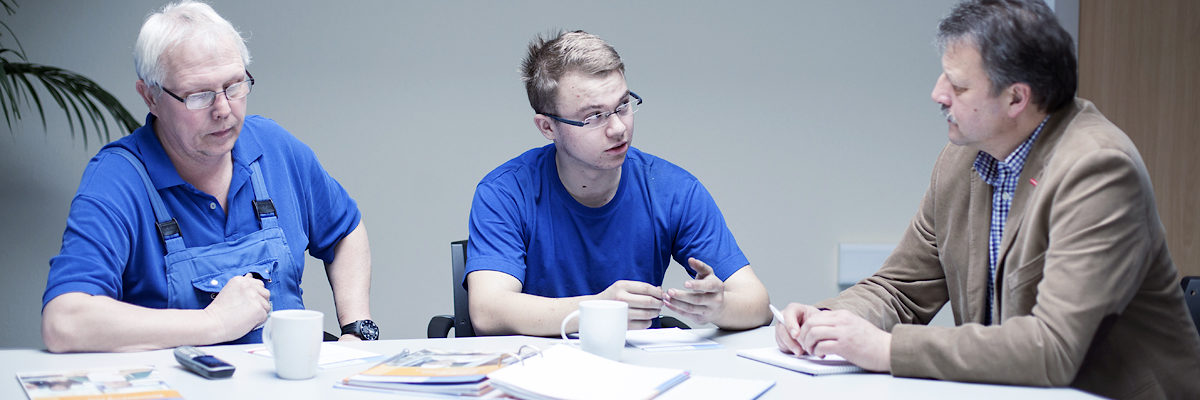 Ausbildungsberatung Ausbildung Schlagwort(e): Ausbildung, Ausbildungsberatung, Auszublindende, Auszubildender, Konfliktlösung, Konfliktberatung, Beratung, Vorstellungsgespräch, Besprechung, Büro, Besprechungsraum, Checkliste, Vertragsunterzeichnung