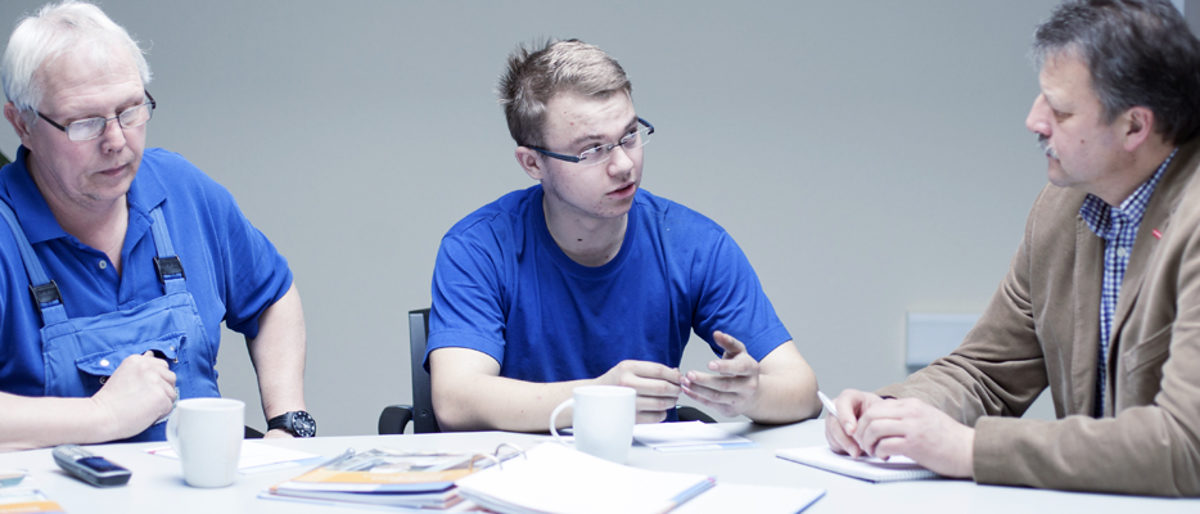 Ausbildungsberatung Ausbildung Schlagwort(e): Ausbildung, Ausbildungsberatung, Auszublindende, Auszubildender, Konfliktlösung, Konfliktberatung, Beratung, Vorstellungsgespräch, Besprechung, Büro, Besprechungsraum, Checkliste, Vertragsunterzeichnung