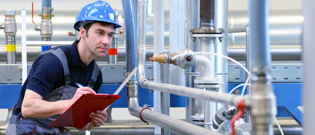 arbeiter, industrie, maschine, anlage, mechaniker, kontrolle, bauhelm, untersuchung, untersuchen, fehlersuche, fabrik, betrieb, ausrstung, interieur, arbeiten, ingenieur, handwerker, wartungsdienst, facharbeiter, kompetent, professionell, mann, controller, techniker, arbeitskleidung, europer, vor ort, maschinenbau, schwerindustrie, ingenieurwesen, industriell, anlagenbau, reparieren, reparatur, ttigkeit, rohrleitungen, rhren, kraftwerk, technik, technisch, mechanik, mechanisch, profi, beruf, kompetenz, arbeitskraft, monteur, interior, innenaufnahme, innenraum