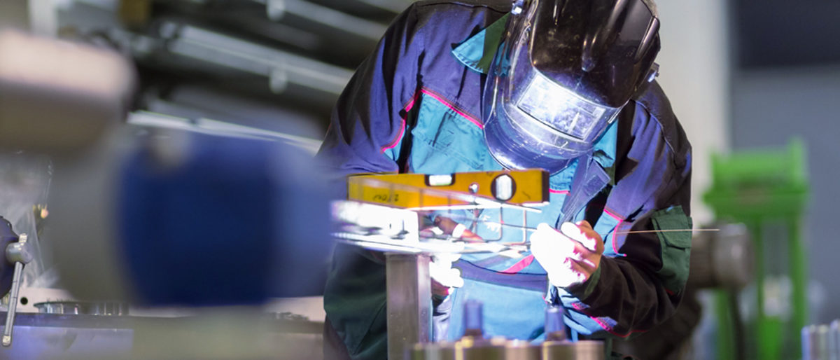 Industrial worker with protective mask welding inox elements in steel structures manufacture workshop. Schlagwort(e): welder, industry, worker, inox, steel, metal, craftsman, industrial, craft, manufacturing, engineering, welding, factory, skill, man, mask, safety, spark, protection, flash, manufacture, metalwork, weld, laborer, equipment, welded, labor, work, occupation, skilled, production, repair, torch, fabrication, manual, technical, fabricate, assembly, tool, helmet, iron, connect, workwear, manual worker, manufacturing plant, protective workwear, welding torch, gas, join, construction