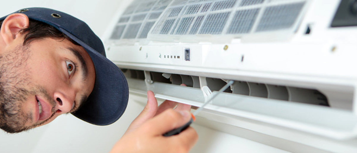 Man working on air conditioning unit Schlagwort(e): _#C_10722, _#M_Phojes_Michael, air, conditioning, man, conditioner, compressor, home, fan, hand, energy, heat, cooler, control, cool, hot, cooling, electricity, office, technology, temperature, ventilation, wall, power, cold, repair, repairman, technician, cap, screwdriver, electrician, installation, air, conditioning, man, conditioner, compressor, home, fan, hand, energy, heat, cooler, control, cool, hot, cooling, electricity, office, technology, temperature, ventilation, wall, power, cold, repair, repairman, technician, cap, screwdriver, electrician, installation