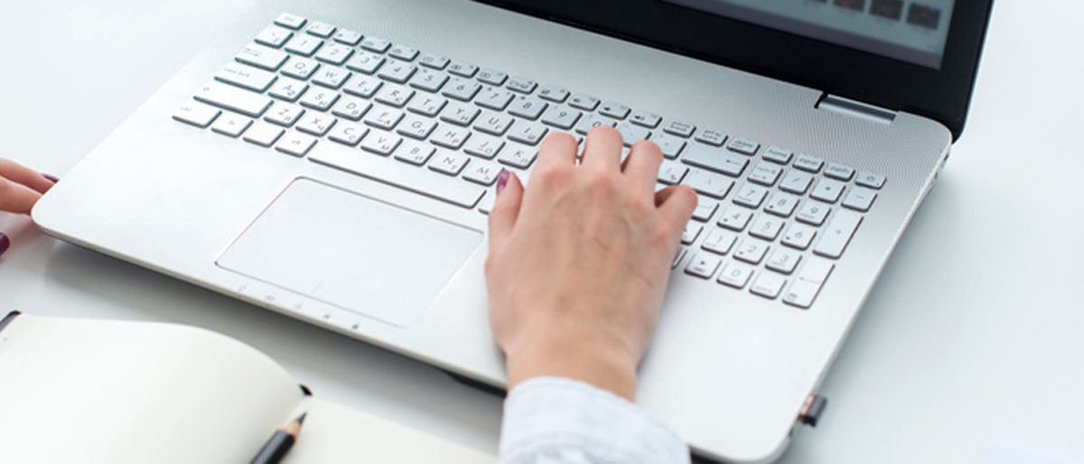 Close up of business woman hand working on laptop computer Schlagwort(e): desk, work, network, business, finger, social, notebook, finance, people, technology, computer, lifestyle, design, job, office, hand, button, keyboard, hands, write, blog, laptop, blogger, girl, home, mail, browsing, net-book, media, sitting, texting, workspace, typing, e-mail, female, wifi, accounting, women, chatting, desktop, shopping, e-business, text, workplace, using, online, freelance, copywriter