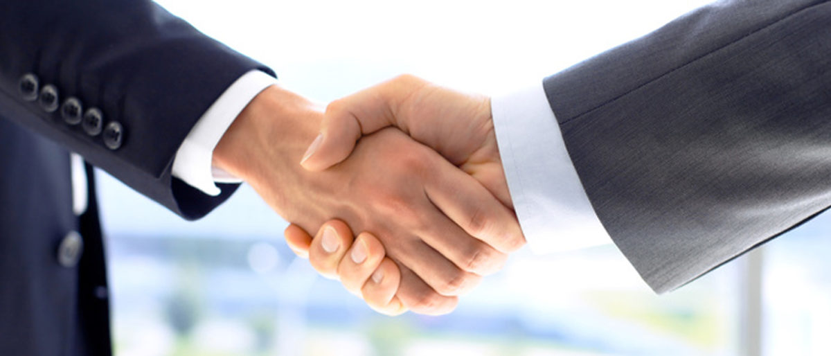 Business handshake Schlagwort(e): business, shaking hands, hand, shake, handshake, businesswoman, business people, businessman, businesspeople, men, people, meeting, partnership, successful, concept, agreement, new, support, global, background, job, teamwork, team, modern, power, staff, greeting, blue, male, adult, digital, female, technology, corporate, women, person, together, company, happy, communication, partnership, relationship, cooperation, businessperson, group, office, agreement, contract, contractor
