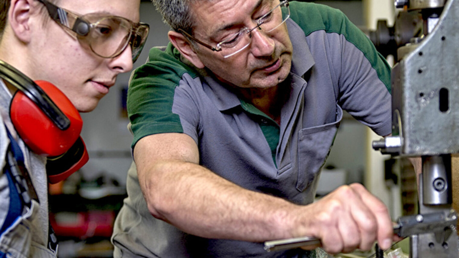 Ausbildung, Lehrling. Bild: Jörn Buchheim / fotolia.com