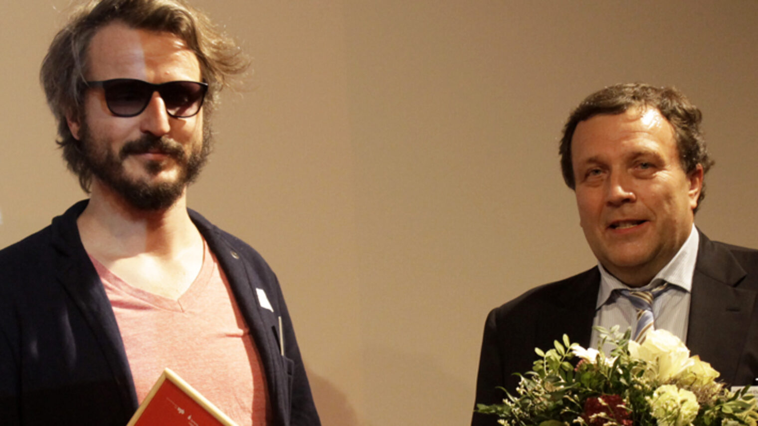 Max Steilen (l.) ist der Gewinner des Sonderpreises Handwerk im Rahmen des Leipziger Gründerpreises 2015. Bild: Sparkasse Leipzig
