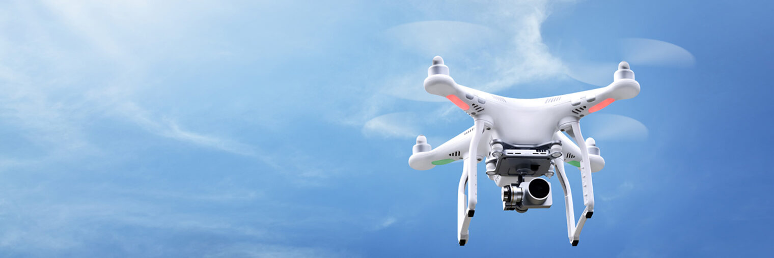 Small white drone hover with blue sky background Schlagwort(e): drone, sky, cloud, blue, quadcopter, camera, gimbal, rotor, technology, spy, propeller, aerial, helicopter, robot, fly, surveillance, quadrocopter, photography, white, vehicle, remote, control, flight, aircraft, unmanned, uav, watching, modern, professional, digital, copter, gadget, small, outdoors, motion, innovation, transport, wireless, aviation, float, hover, flying