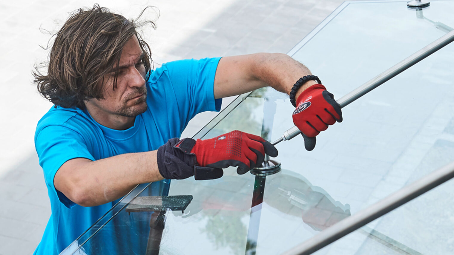 Mitarbeiter der Glaserei Salzinger während ihrer Arbeiten an einem Bürohaus. Schlagwort(e): Arbeitnehmer, 9016000, empleados, employee, Lavoratore, Personnel, Handwerk, Handwerker, Glaser