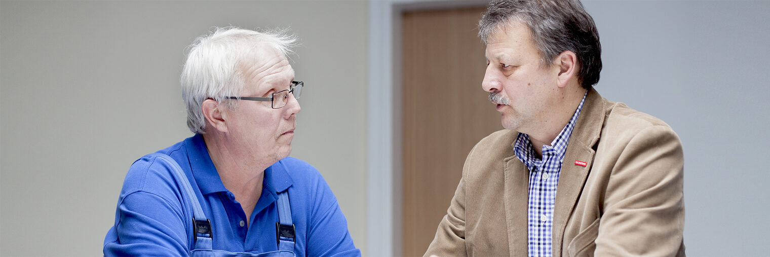 Ausbildungsberatung Ausbildung Schlagwort(e): Ausbildung, Ausbildungsberatung, Auszublindende, Auszubildender, Konfliktlösung, Konfliktberatung, Beratung, Vorstellungsgespräch, Besprechung, Büro, Besprechungsraum, Checkliste, Vertragsunterzeichnung, Beratung