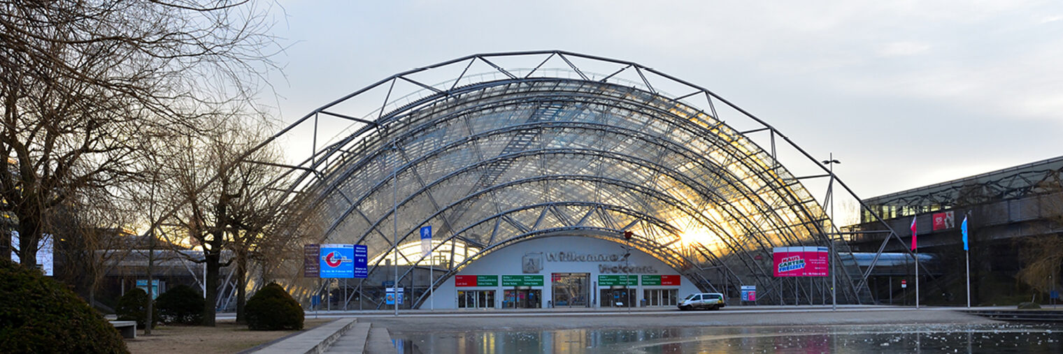 Messegelände Leipzig. Blick auf die Glashalle.