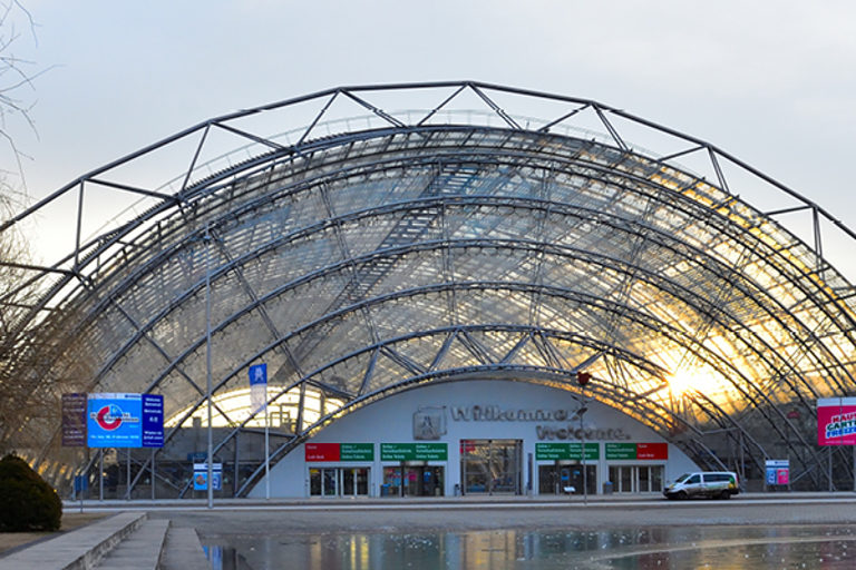 Messegelände Leipzig. Blick auf die Glashalle.