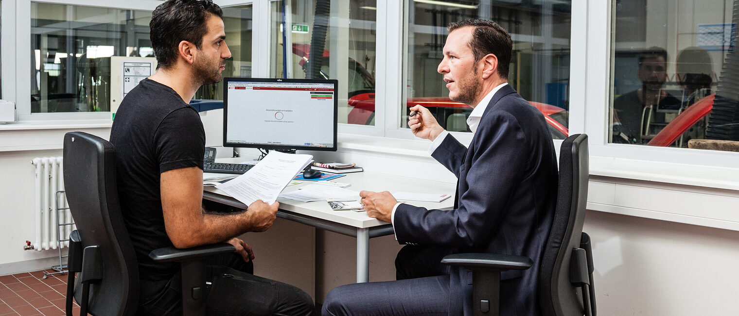 Beratung im Büro. Bild: STEFFENMÜLLERFOTOGRAFIE