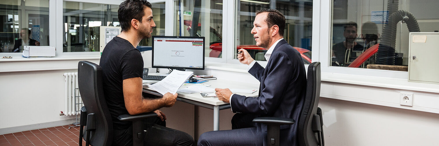 Beratung im Büro. Bild: STEFFENMÜLLERFOTOGRAFIE