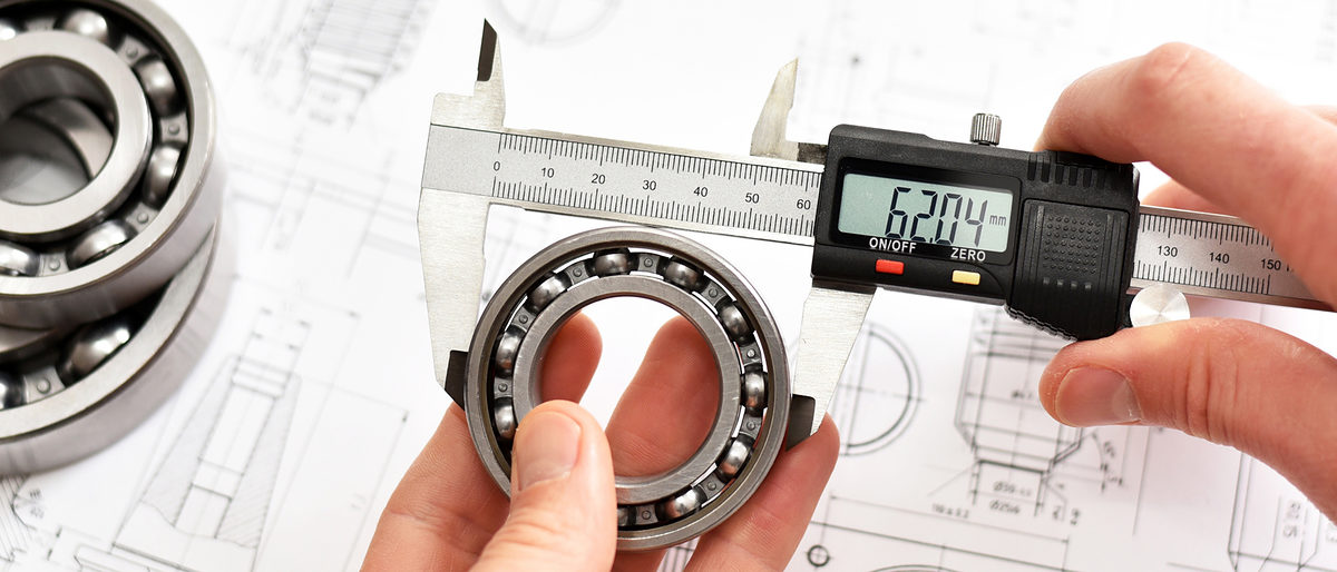 messschieber, hand, hände, kugellager, mechanik, maschinenbau, messtechnik, meßen, prüftechnik, prüfen, kontrolle, kontrollieren, digital, bauen, konstruktion, technische zeichnung, hightech, meßschieber, qualitätskontrolle, präzision, genauigkeit, präzession, kugellagerung, maße, maßhaltigkeit, ingenieurwesen, ingenieurwissenschaft, ingenieur, techniker, arbeiter, arbeiten, arbeitsplatz, mm millimeter, messen, anzeige, werkzeug, messwerkzeug, planen, messuhr, mechaniker, industrie, herstellung, bau, entwicklung, technologie, fertigung, herstellen, entwickeln