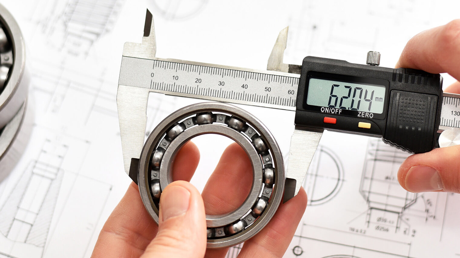 messschieber, hand, hände, kugellager, mechanik, maschinenbau, messtechnik, meßen, prüftechnik, prüfen, kontrolle, kontrollieren, digital, bauen, konstruktion, technische zeichnung, hightech, meßschieber, qualitätskontrolle, präzision, genauigkeit, präzession, kugellagerung, maße, maßhaltigkeit, ingenieurwesen, ingenieurwissenschaft, ingenieur, techniker, arbeiter, arbeiten, arbeitsplatz, mm millimeter, messen, anzeige, werkzeug, messwerkzeug, planen, messuhr, mechaniker, industrie, herstellung, bau, entwicklung, technologie, fertigung, herstellen, entwickeln