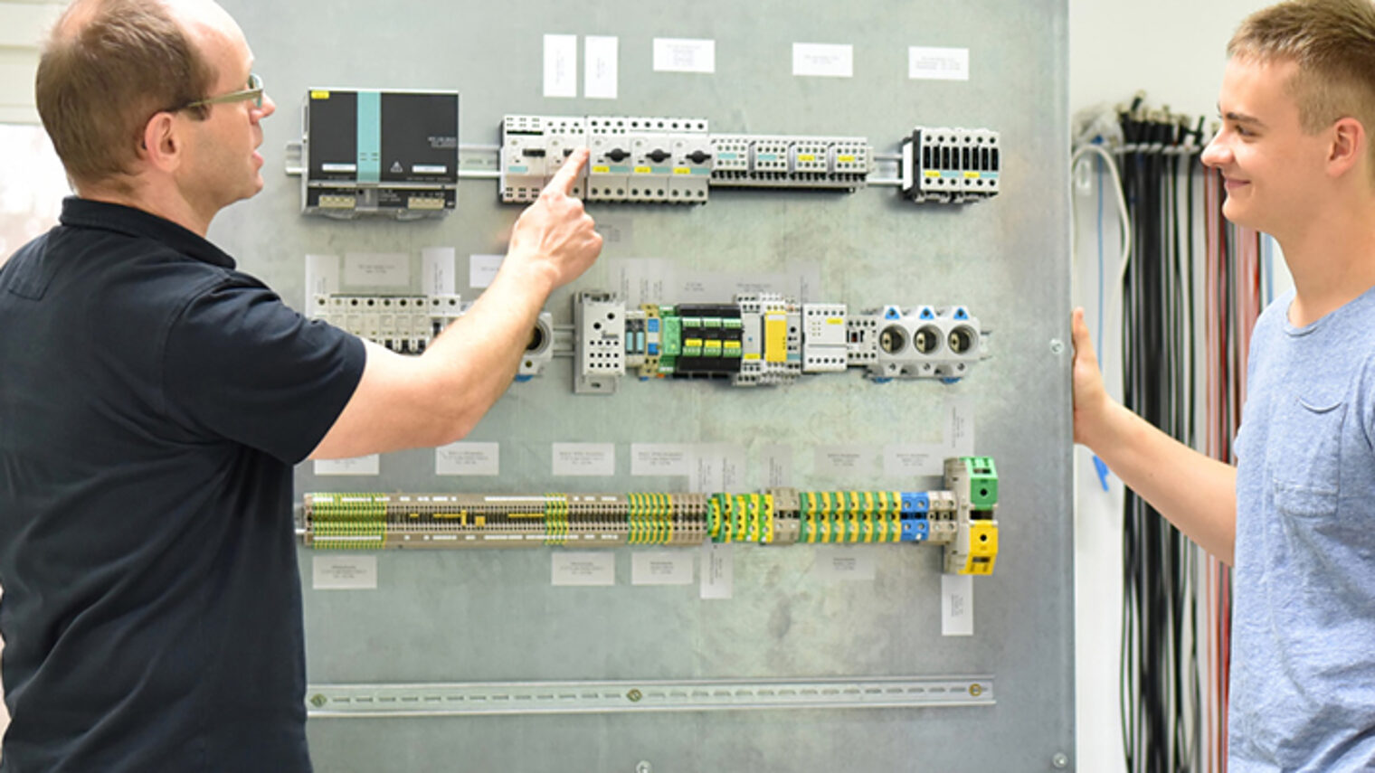 Ausbildung im Elektrohandwerk. Bild: industrieblick / fotolia.com