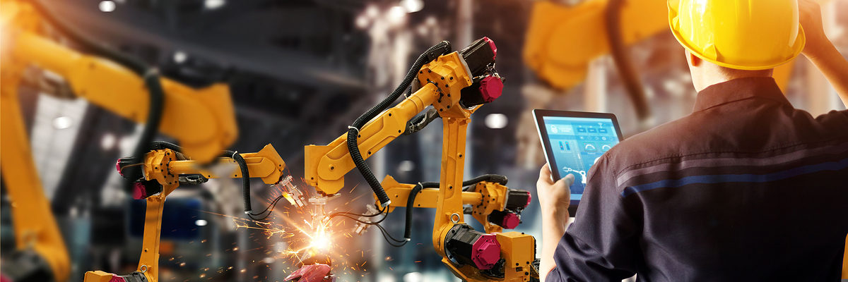 Engineer check and control welding robotics automatic arms machine in intelligent factory automotive industrial with monitoring system software. Digital manufacturing operation. Industry 4.0 Schlagwort(e): process, factory, business, manager, industry 4.0, digital, connect, futuristic, construction, man, arm, control, technology, machine, future, automate, wireless, operation, management, application, engineer, cyber, industrial, logistic, network, smart, automation, tablet, manufacturing, connection, communication, robot, iot, electronics, data, software, artificial intelligence, app, realtime, production, robotics, industry, interface, internet, system, welding, ai, monitoring, intelligence, auto