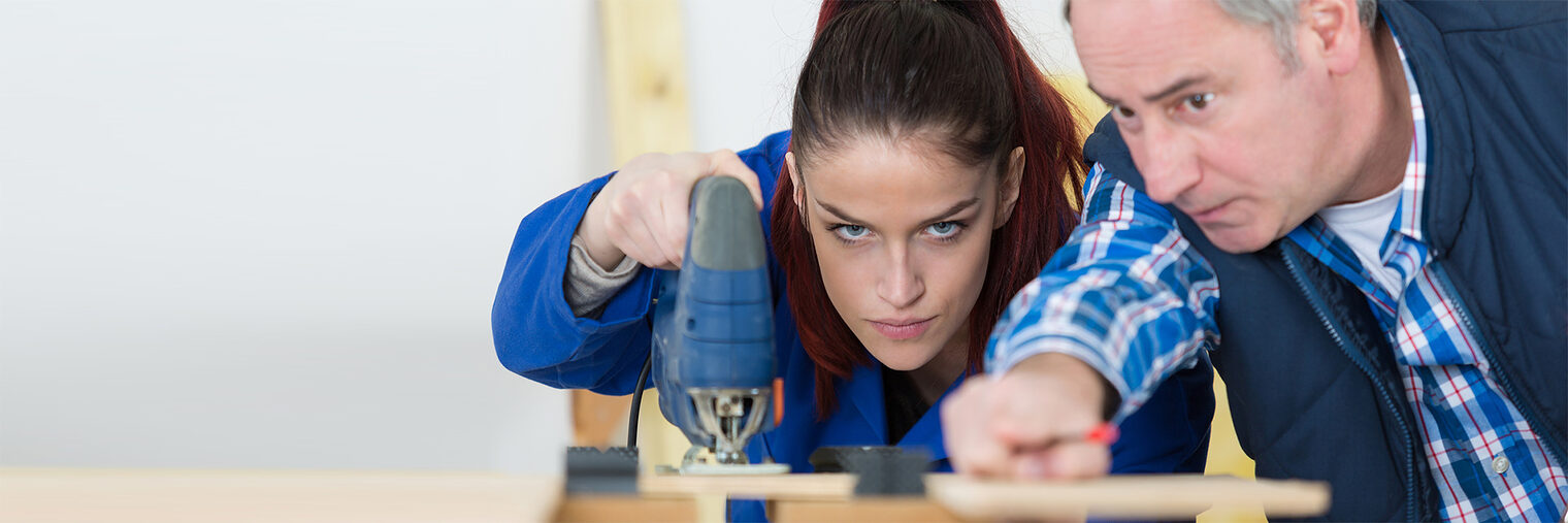 woman as carpenter during apprenticeship lesson Schlagwort(e): _#C_10105, _#M_alpbig_jeff_010316, _#M_alprau_lea_010316, learning, to, use, wood, board, workshop, ear, work, lesson, learn, saw, business, trade, labor, joiner, craftsman, young, internship, protection, processing, blue, collar, training, operation, construction, worker, apprentice, fixing, woodworking, woman, carpenter, trainee, intern, caucasian, apprenticeship, goggles, woodworker, female, working, profession, learning, to, use, wood, board, workshop, ear, work, lesson, learn, saw, business, trade, labor, joiner, craftsman, young, internship, protection, processing, blue, collar, training, operation, construction, worker, apprentice, fixing, woodworking, woman, carpenter, trainee, intern, caucasian, apprenticeship, goggles, woodworker, female, working, profession