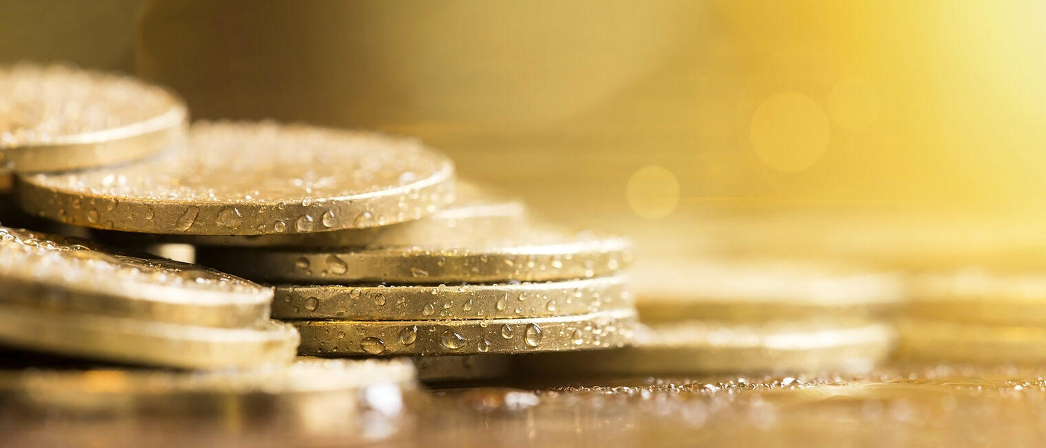 Website banner of golden money coins Schlagwort(e): coin, coins, money, gold, golden, banner, background, copy space, web, website banner, panorama, template, metal, concept, wealth, rich, richness, success, story, successful, savings, finance, financial, earning, luxury, euro, dollar, business, currency, value, fortune, economy, monetary, investment, bank, banking, market, stock exchange, fund, red, yellow, bronze, loan, lending, coin, coins, money, gold, golden, banner, background, copy space, web, website banner, panorama, template, metal, concept, wealth, rich, richness, success, story, successful, savings, finance, financial, earning, luxury, euro, dollar, business, currency, value, fortune, economy, monetary, investment, bank, banking, market, stock exchange, fund, red, yellow, bronze, loan, lending
