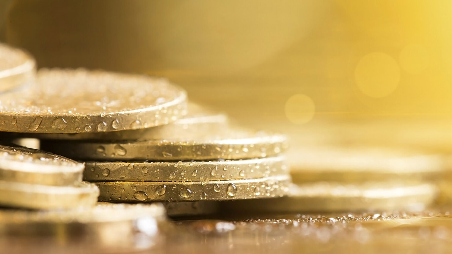 Website banner of golden money coins Schlagwort(e): coin, coins, money, gold, golden, banner, background, copy space, web, website banner, panorama, template, metal, concept, wealth, rich, richness, success, story, successful, savings, finance, financial, earning, luxury, euro, dollar, business, currency, value, fortune, economy, monetary, investment, bank, banking, market, stock exchange, fund, red, yellow, bronze, loan, lending, coin, coins, money, gold, golden, banner, background, copy space, web, website banner, panorama, template, metal, concept, wealth, rich, richness, success, story, successful, savings, finance, financial, earning, luxury, euro, dollar, business, currency, value, fortune, economy, monetary, investment, bank, banking, market, stock exchange, fund, red, yellow, bronze, loan, lending