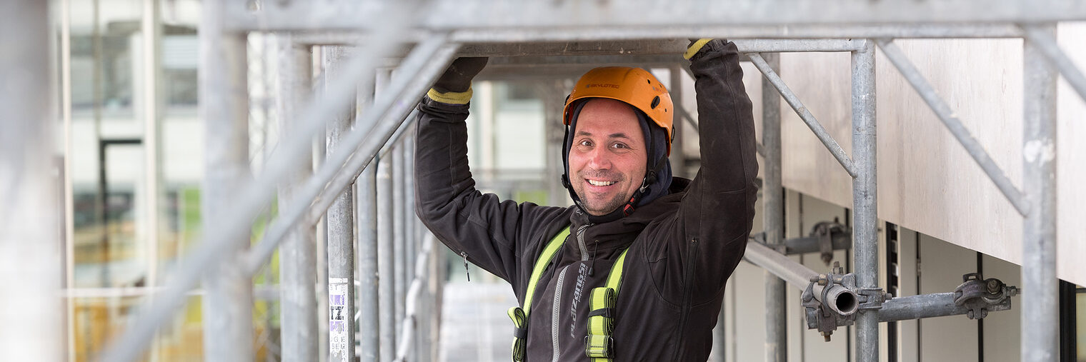 Das Berufsbild des Geruestbauers. Schlagwort(e): Arbeit, Soziales, 9000000, labour, Lavoro, mano de obra, Social, Arbeitnehmer, 9016000, empleados, employee, Lavoratore, Personnel, Gerüstbauer, Geruestbauer, Handwerker, Handwerk