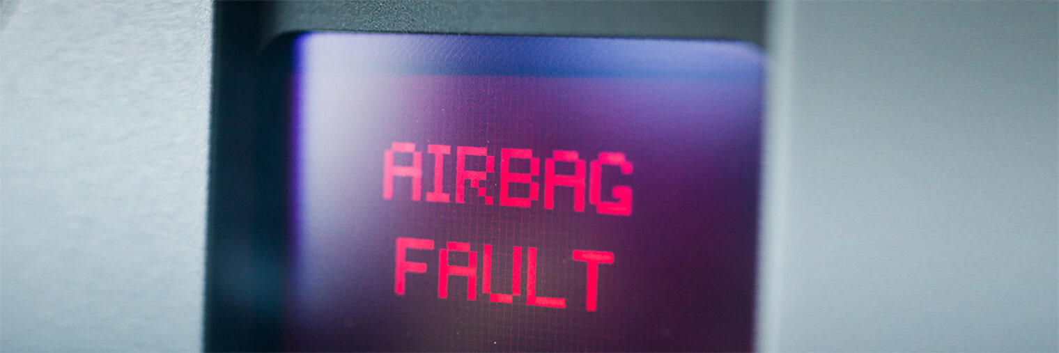 Airbag-Anzeige. Bild: David Bodescu / fotolia.com