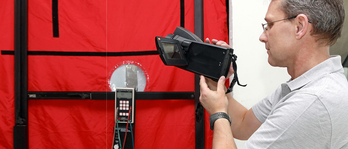 energie, messung, wärmetechnik, energiesparen, energie sparen, messtechnik, techniker, energiemessung, wärmebildkamera, waermebildkamera, differenzdruck-messverfahren, blower door, energiespartechnik, gebaeudemesstechnik, gebäudemesstechnik, luftdichtheit, luftdurchlaessigkeit, luftdurchlässigkeit, technikerin, waermetechnik, blower door test