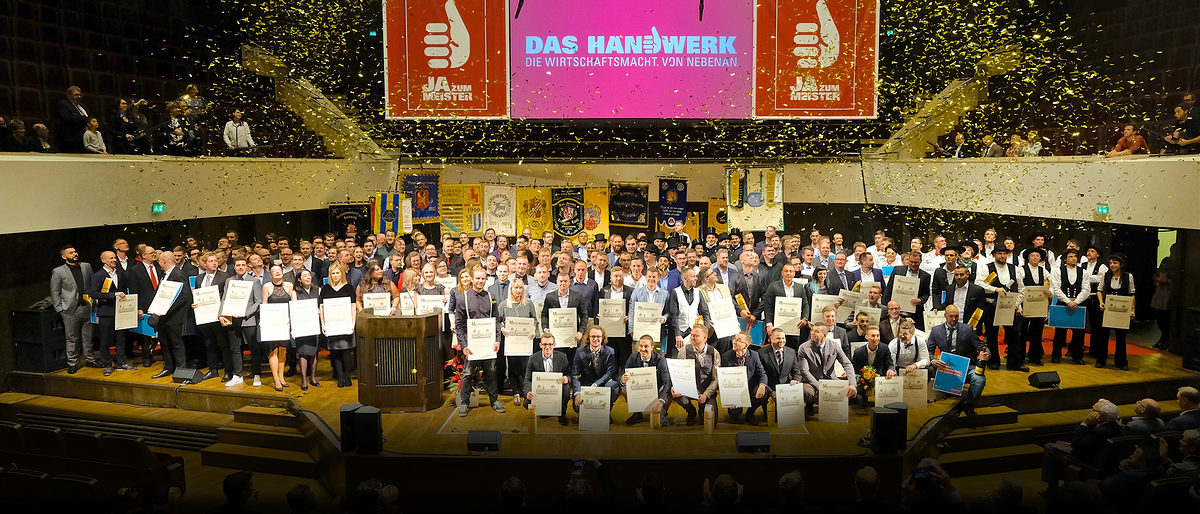Gruppenbild: Meisterfeier der Handwerkskammer zu Leipzig am 16. November 2019.