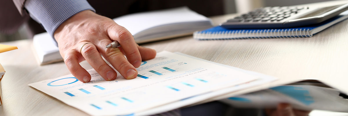 Person Calculate Finance Budget Plan Tax Report. Man in Suit Accounting Financial Business Data Using Calculator, Laptop, Diagrams. Businessman Analyzes Economy Profit at Office Table Schlagwort(e): tax, finance, income, person, budget, account, man, bank, data, using, desk, hand, calculator, table, financial, concept, businessman, analysis, bill, salary, report, business, economy, chart, vat, profit, analyzes, invoice, money, office, workplace, growth, work, debt, paperwork, audit, performance, mortgage, calculate, busy, risk, check, education, accounting, number, wealth, plan, laptop, suit, diagrams, tax, finance, income, person, budget, account, man, bank, data, using, desk, hand, calculator, table, financial, concept, businessman, analysis, bill, salary, report, business, economy, chart, vat, profit, analyzes, invoice, money, office, workplace, growth, work, debt, paperwork, audit, performance, mortgage, calculate, busy, risk, check, education, accounting, number, wealth, plan, laptop, suit, diagrams