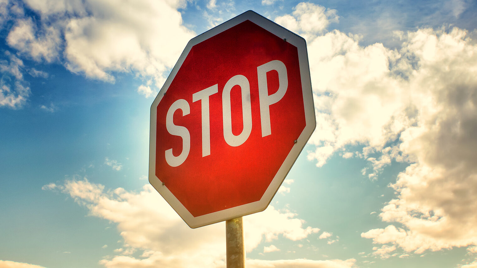 red stop sign with blue sky and clouds (17) and airplane contrail Schlagwort(e): airplane, angle, blue, blue sky, clear, close-up, cloud, clouds, cloudy, contrail, country, cross, crossroad, danger, day, direction, end, forbidden, halt, highway, message, metal, nobody, object, octagon, outdoor, outdoors, perspective, prohibit, red, road, road sign, roadside, safety, shape, sign, signage, signal, sky, speed, stop, stop sign, street, symbol, text, traffic, traffic sign, transportation, travel, urban, warning, white, word