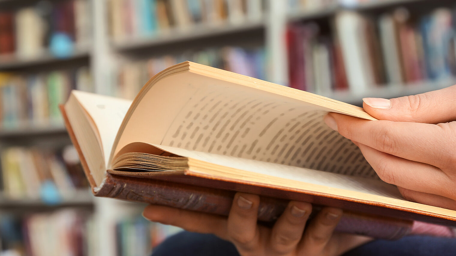 Young woman reading book in library, closeup Schlagwort(e): archive, assortment, background, book, books, buy, catalog, closeup, different, edition, education, female, furniture, genre, hands, indoors, information, interesting, knowledge, learn, library, literature, many, modern, organize, paper, people, person, read, reading, reference, resource, retail, sale, search, selection, sell, shelf, shelves, shop, sitting, storage, store, study, university, wholesale, wisdom, woman, young, archive, assortment, background, book, books, buy, catalog, closeup, different, edition, education, female, furniture, genre, hands, indoors, information, interesting, knowledge, learn, library, literature, many, modern, organize, paper, people, person, read, reading, reference, resource, retail, sale, search, selection, sell, shelf, shelves, shop, sitting, storage, store, study, university, wholesale, wisdom, woman, young