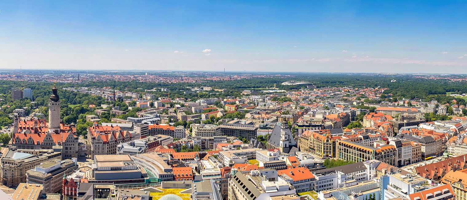 leipzig, markt, rathaus, altes rathaus, neues rathaus, völkerschlachtdenkmal, thomaskirche, stadtlandschaft, panorama, überblick, luftaufnahme, markt, marktplatz, altes rathaus, die alte waage, rathaus, königshaus, barthel hof, sachsen, ostdeutschland, deutschland, zentrum, altstadt, platz, sehenswürdigkeit, sehenswert, urlaub, erholung, ferien, ferienziel, erleben, reiseziel, tourismus, touristisch, niemand, hintergrund, tageslicht, orientierungspunkt, reisen, unterwegs, ausflug, ausflugsziel, wahrzeichen, bekannt, berühmt, textfreiraum, freiraum