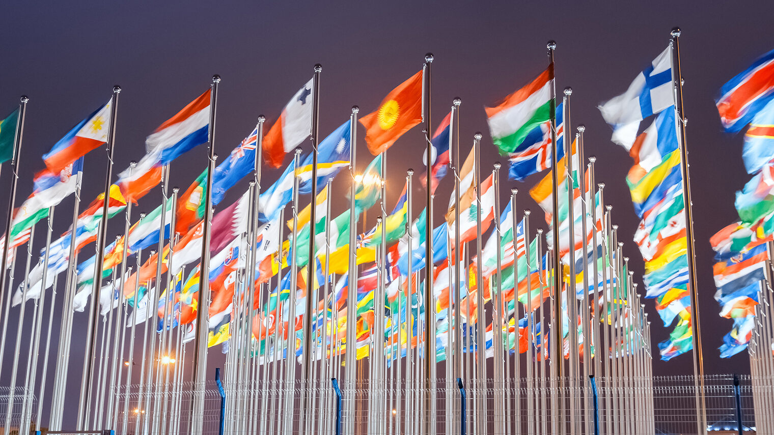 national flags of countries all over the world at night Schlagwort(e): flags, world, global, international, united, nations, national, country, night, sky, symbol, landmark, wind, banner, culture, blue, many, business, group, diplomacy, flying, uk, traditional, france, governments, meeting, patriotism, unity, usa, germany, russia, canada, organized, community, organization, finance, waving, celebration, blur, different, italy, expo, universal, exposition