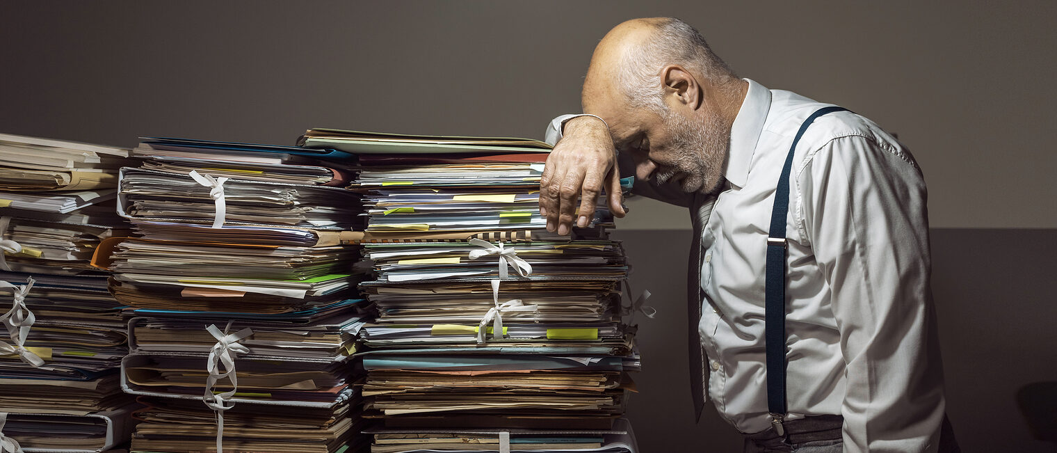 Stressed sad business executive overloaded with piles of paperwork, bureaucracy, taxes and deadlines concept Schlagwort(e): Man, Businessman, Office, Business, Paperwork, Sad, Office worker, Messy, Finance, Tax, Bureaucracy, Confusion, Piles, Stacks, Stress, Overloaded, Load, Exhausted, Stressed, Desperate, Failure, Depressed, Executive, Hopeless, Overwhelmed, Files, Folders, Manager, Full, Deadlines, Overburdened, Taxes, Management, Clerk, Working, Disorganized, White collar, Employee, Bookkeeping, Accounting, Overwork, Administration, Corporate, Accountant, Vintage, Old